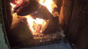ХОЛОДНО . Начала топить печь. ПОДПИШИСЬ