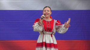 Солистка ансамбля народной песни " Сударушка  " Александра Финк .« Звездам навстречу»