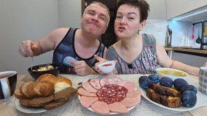 Мукбанг Вован УДИВЛЯЕТ и БЕСИТ одновременно! Я ХУДЕЮ с него) Куда НАМЫЛИЛИСЬ?! Семейный обед Россия