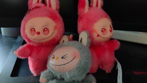 играю в мягкие игрушки лабубу для детей