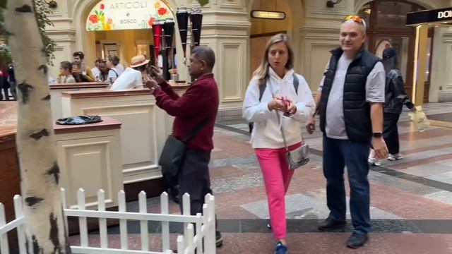 Как австралийцы живут в Москве | Обсуждаем нашу жизнь + Красная площадь и Тверская улица смотреть онлайн