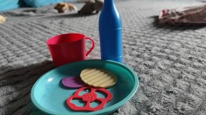 играем в детскую посудку