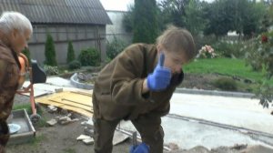 Солнечный тёплый денёк!!! Продолжаем бетонировать проезжую часть двора!!!