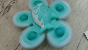 играем в детский спиннер акуленка для малышей