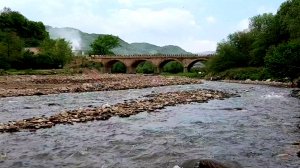 Древний мост в древнем районе.