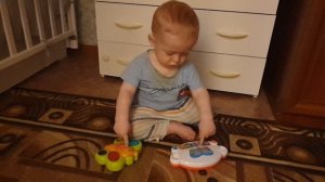 Рома управляет музыкальными игрушками, 8:15,13.09.2025