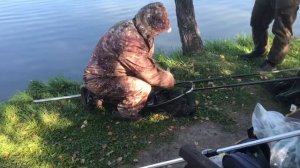 поимка карпа на большом водоёме
