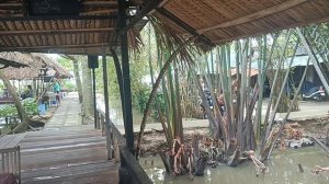 Этно ресторан на воде.