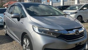 Honda Fit, универсал, с просторным салоном.