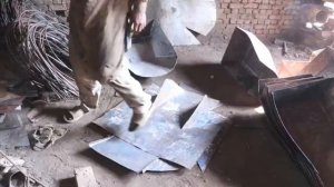 Из металлической бочки в садовую тачку