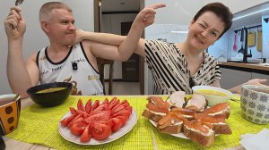 Мукбанг Вован ИСПОРТИЛ мне сюрприз и вышел на тропу ВОЙНЫ!) Весёлый семейный обед в России