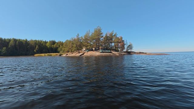 Пери Нос мыс; Карелия; Пудожский район; Вид с озера (с лодки, ВНИМАНИЕ! ГРОМКИЙ ЗВУК МОТОРА)