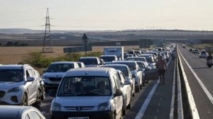 Более тысячи машин скопилось перед Крымским мостом