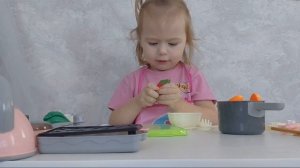 КАТЯ ПОКАЗЫВАЕТ ЧТО ЕЙ ПОДАРИЛИ НА ДЕНЬ РОЖДЕНИЕ! Кате уже 2 года! катюлик