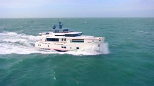 Венера рассекает волны Северного моря / Venera rides the North Sea waves