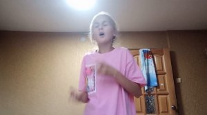 пою и танцую под яркий худи