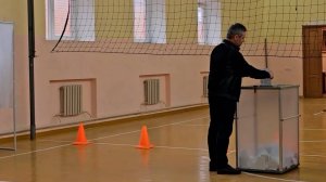 Глава Ботлихского района Руслан Гамзатов проголосовал