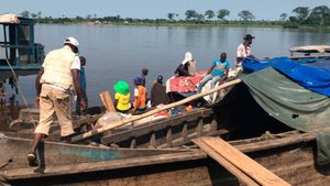 Более 100 человек погибли при крушении судна в Конго