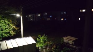 любуюсь ночной деревней из окна