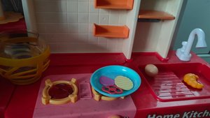 играем и готовим на детской кухне из игрушечных продуктов