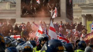 Более 100 тысяч человек поучаствовали в акциях против мигрантов в Лондоне