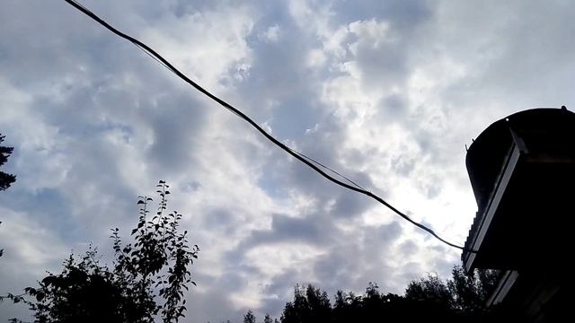 Ускоренное движение облаков тёплого фронта экс-урагана "Эрин" смотреть онлайн