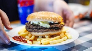 Ученые обнаружили негативный эффект вредной пищи на работу мозга