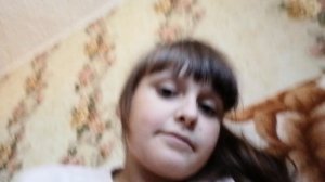 Показываю лицо сестру