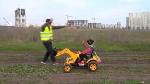 Белый погрузчик