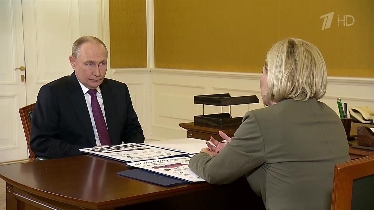 Владимир Путин обсудил работу с регионами с министром культуры Ольгой Любимовой