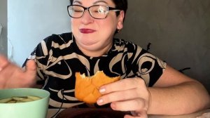 А на утренний перекус булочка с ветчиной и сыром/Планы на день/