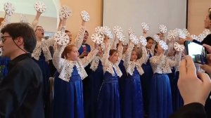 Снежинки и Морозко - хор ,,Московские колокольчики,,.