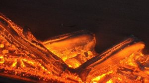 холодное осеннее цтро, включили камин