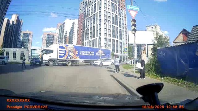 Момент первого дтп после открытия нового участка дороги... смотреть онлайн