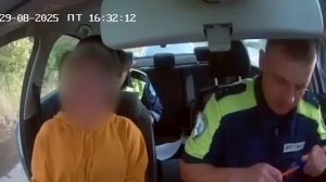 Накиданная алкорецидивистка троллит ГАИшника. Real video.