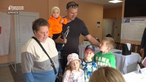 Супруги Никифоровы из Брянска посвятили в таинство голосования своих четверых младших