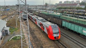 «После грозы!» Электропоезд «Ласточка» ЭС2Г - 154 на ст.Дёма, август 2025 года