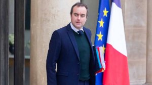 La Tribune: у Лекорню наихудший рейтинг по сравнению с предыдущими премьерами