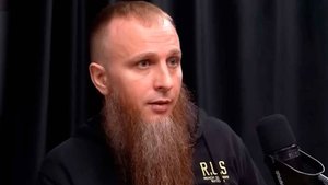 Адвокат: обвинившая многоженца Сухова в домогательствах дочь проходит терапию