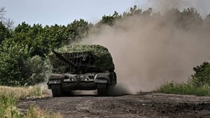 Танкисты поддерживают наступление ВС РФ на константиновском направлении