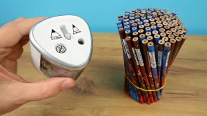 Сколько карандашей заточит китайская электроточилка за 1 минуту? Электро точилка с Алиэкспресс!