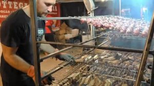 Итальянская УЛИЧНАЯ Еда на Огне - Большие Блюда на ГРИЛЕ из Мяса СОСИСОК Ребрышек и Многое Другое [g