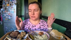 Салат мимоза, картофельное пюре, минтай жареный и печень с сыром. Мукбанг. Домашняя еда