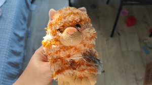 играем в мягкого плюшевого котенка для малышей