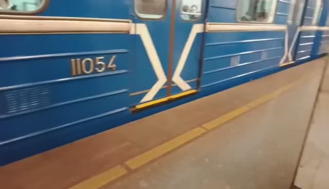 Нижегородское метро. Громко "поющий" вагон 81-714.5 № 11054 смотреть онлайн