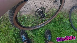 Срочная замена камеры колеса в полевых условиях)