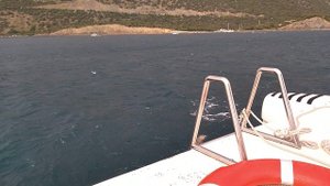 Прыгаем в Чёрное море с палубы белоснежной яхты в Большом Утрише