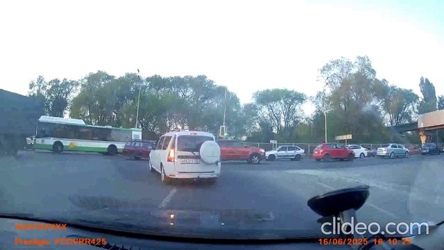 Выезд из Тепличного..Здесь нужна " Вафельная разметка"... смотреть онлайн