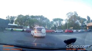 Выезд из Тепличного..Здесь нужна " Вафельная разметка"...