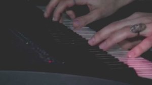 "Одинокая девушка" - автор G.Fine, исполняет Юлия Файн